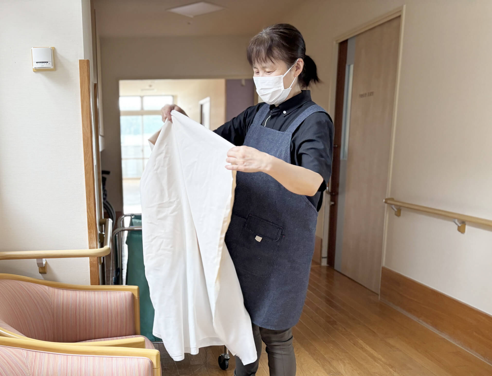 介護助手の仕事風景